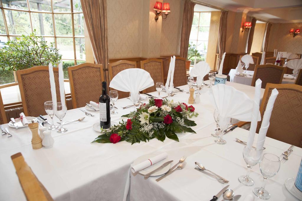 Oaklands Lodge Hotel Saint Saviour Esterno foto