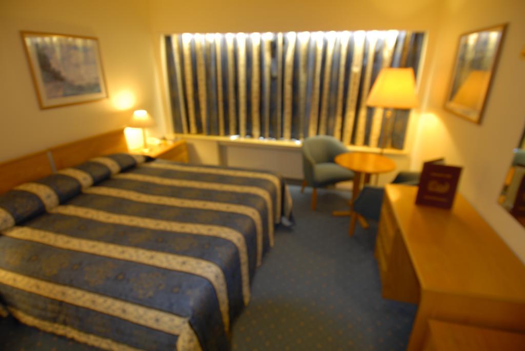Oaklands Lodge Hotel Saint Saviour Esterno foto