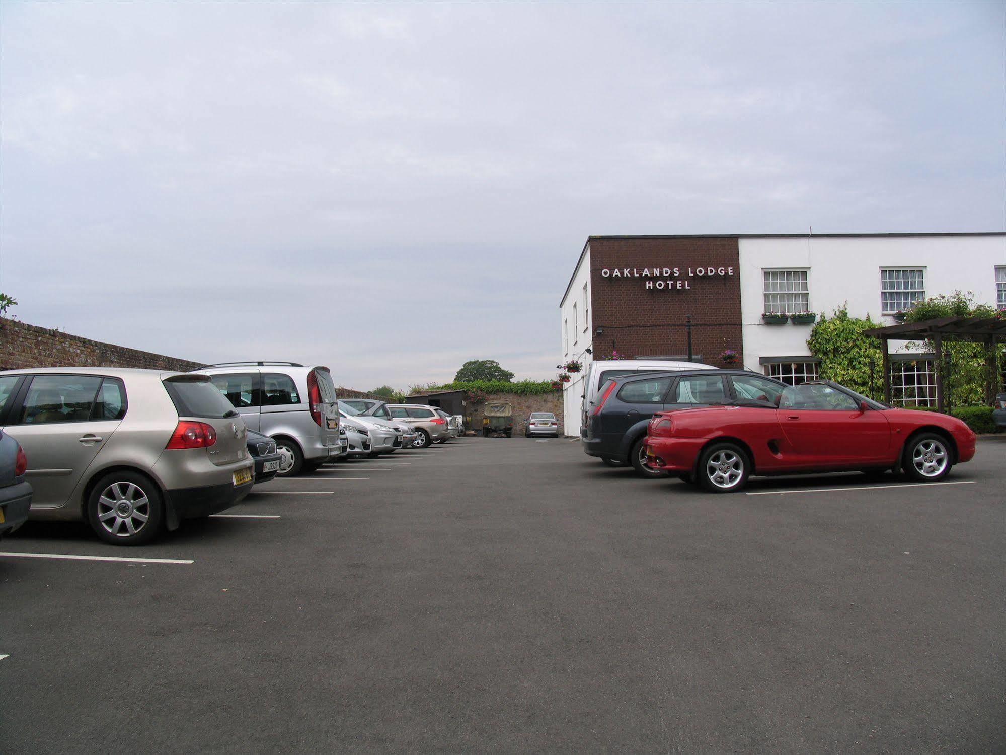Oaklands Lodge Hotel Saint Saviour Esterno foto
