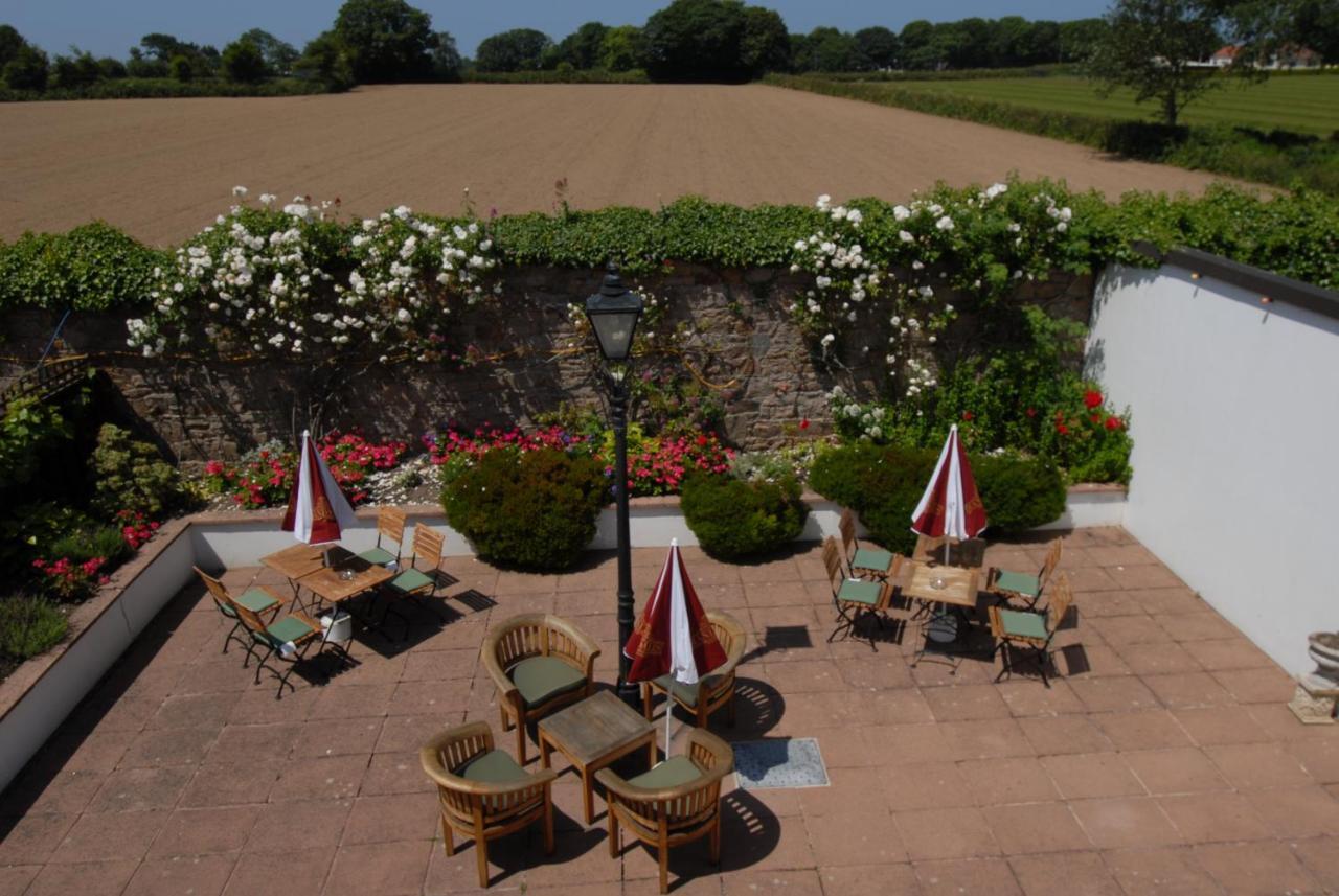 Oaklands Lodge Hotel Saint Saviour Esterno foto